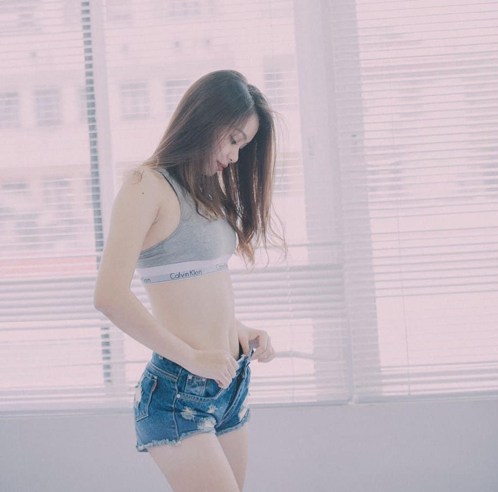 Gái xinh ba vòng bốc lửa