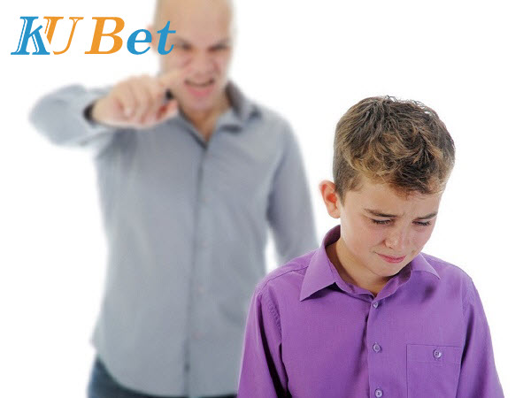 2 bố con cãi nhau