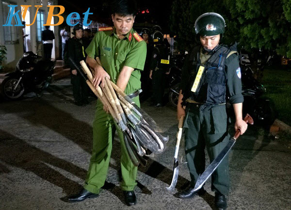 Chém nhau bằng kiếm