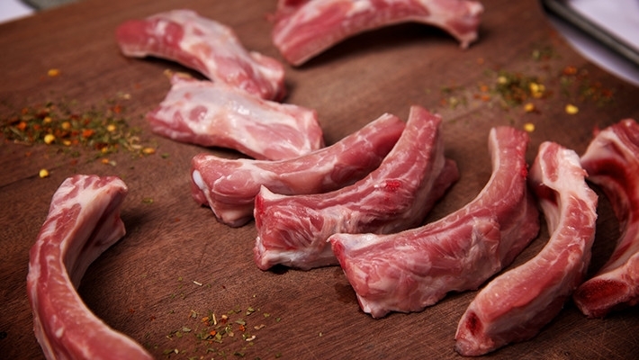 Nằm mơ thấy thịt lợn ngủ trên bàn Nằm mơ thấy thịt lợn ngủ trên bàn