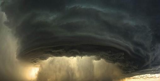 Đối với nhiều người, mơ thấy lốc xoáy là một giấc mơ rất đáng sợ