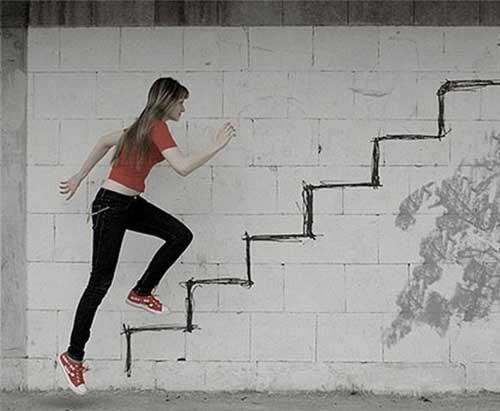 Có rất nhiều lời giải thích cho giấc mơ đi lên cầu thang