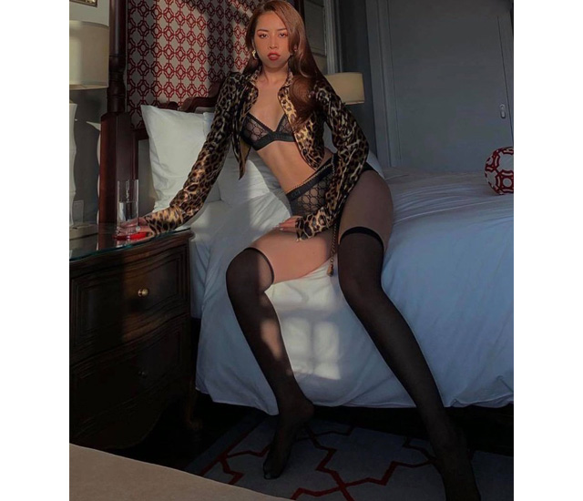 anh nong chi pu khoe nguc - Chi Pu chuộng những thiết kế bó sát hoặc hở bạo để khoe dáng nuột nà, nóng bỏng