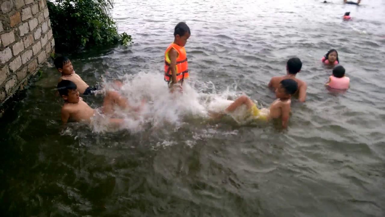 Mơ được tắm sông cùng mọi người Cùng mọi người tắm sông