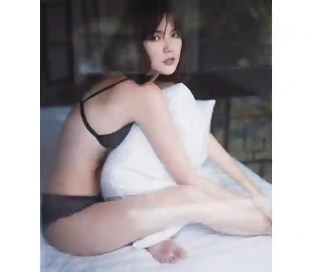 Từng theo đuổi phong cách sexy táo bạo, Hải Túkhông ngại khoe thân trên giường Ảnh Hình HảiTú sexy