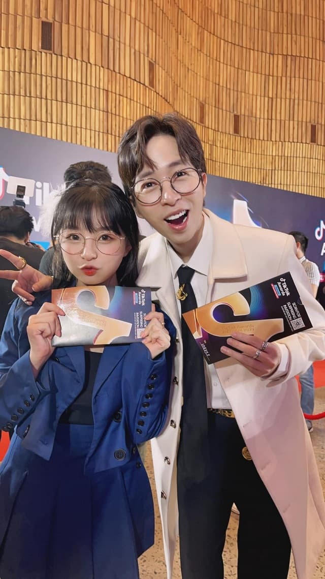 Chú mèo 2K4 là Tik Toker 