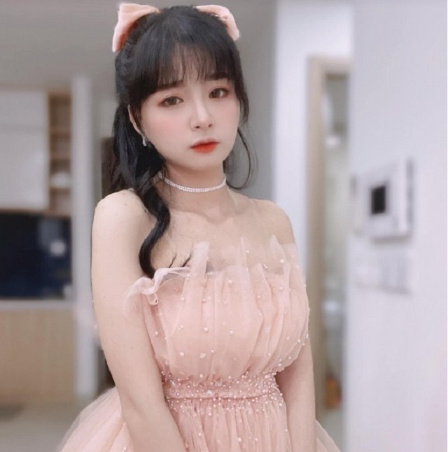 Mèo 2k4 trông dễ thương