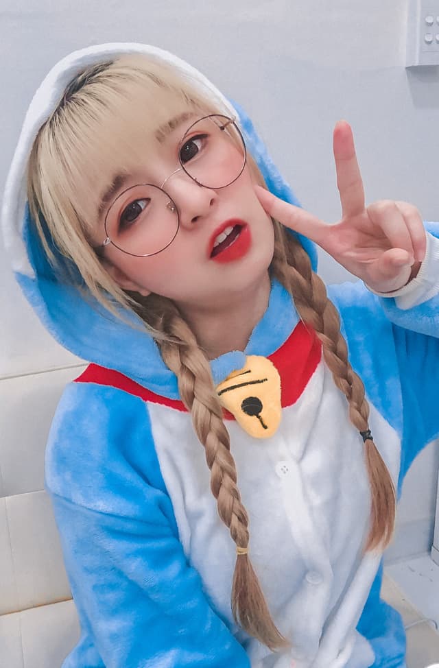 Mèo 2k4 luôn đáng yêu trước kênh