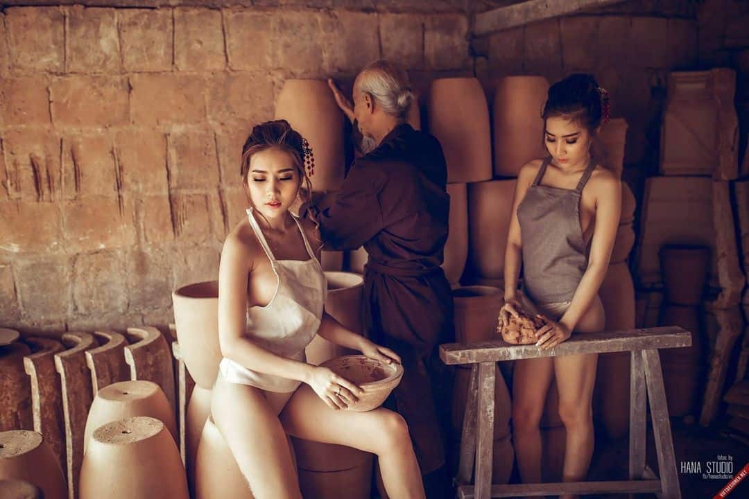 Hai Thôn nữ và Lão Hạc trong lò gốm