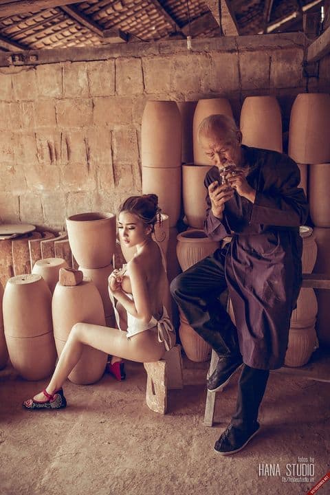 Hai Thôn nữ và Lão Hạc trong lò ảnh