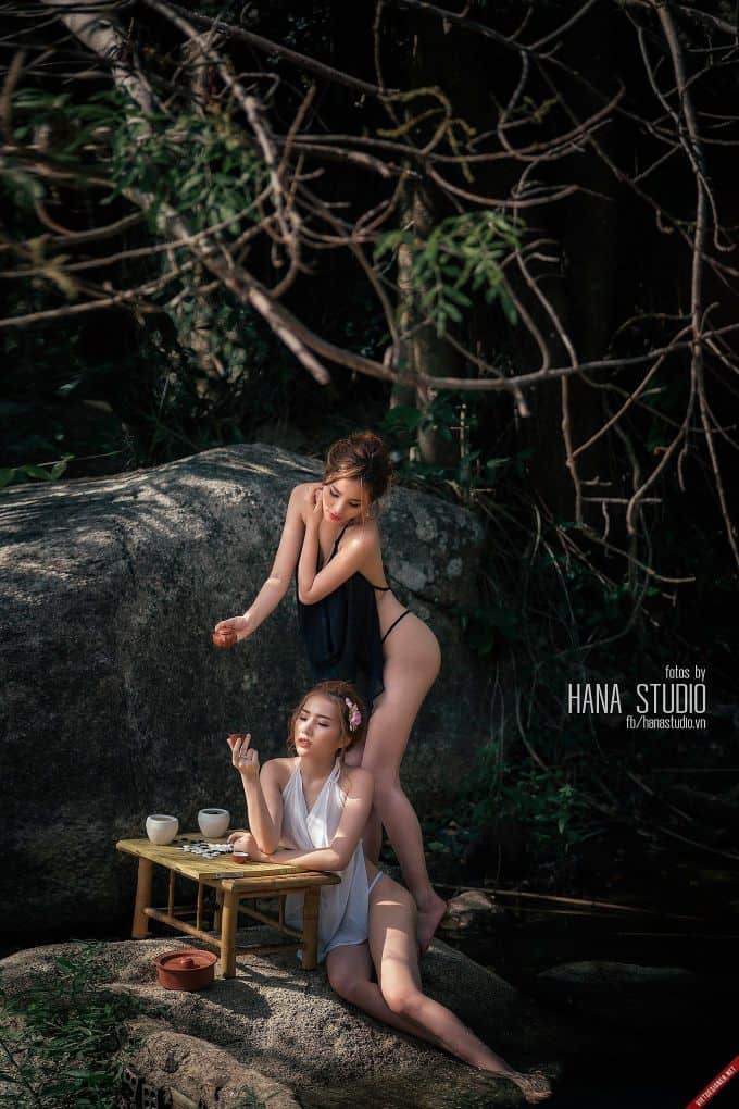 Hai Thôn nữ và Lão Hạc trên lò gốm tuyệt đẹp