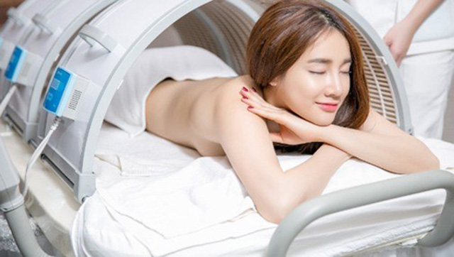 Lo lắng về bộ ảnh nude của Nhã Phương - Ảnh bán nude Nhã Phương duyên dáng trong bồn tắm trắng