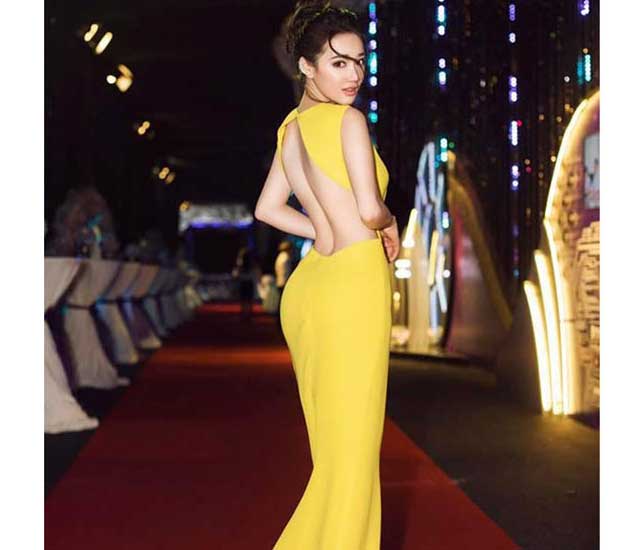 Vợ sexy khoe đường cong cơ thể Quyên ru-S "Vạn người mê"