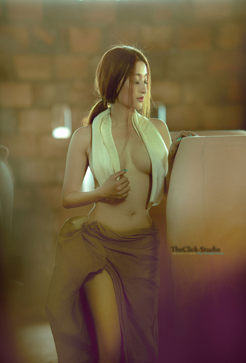 Cô thôn nữ ben lò gốm ăn mặc hỡ cả lưng trần