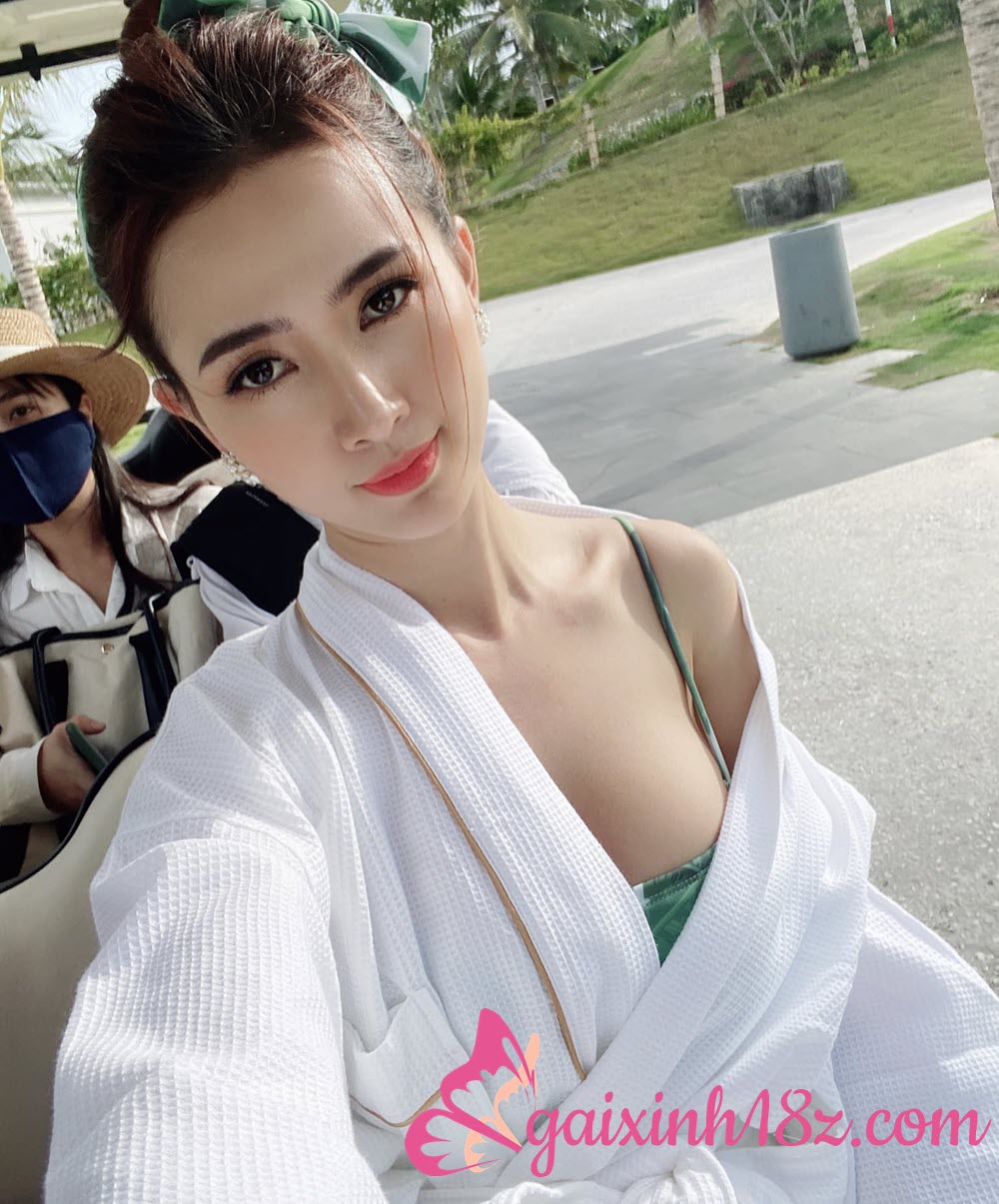 Hình ảnh ngoài đời cô Kiều thời @