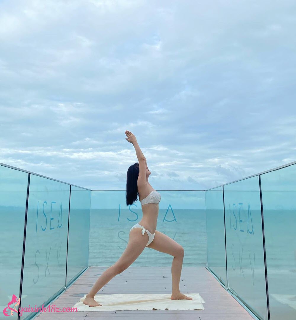 Tập thể dục khoa đường cong cơ thể