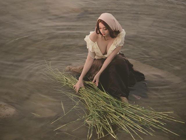 kim le khoa than goi cam - Kim Lê hóa thôn nữ gợi cảm lộ ngực không nội y 