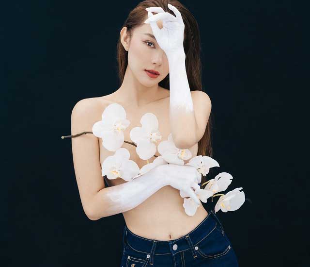 minh hang sexy - Minh Hằng chụp ảnh bán khỏa thân dùng cành lan giả che đi diểm nhạy cảm