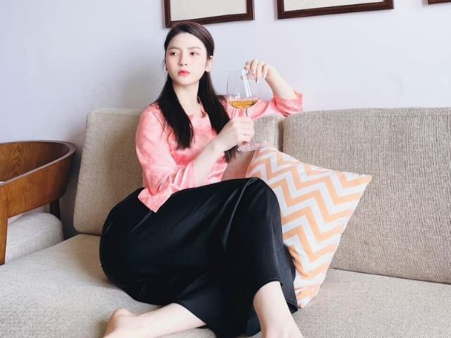 bạn gái tin đồn của Quang Hải <span class='marker'>sở hữu</span> vẻ <span class='marker'>không tính</span> xinh đẹp