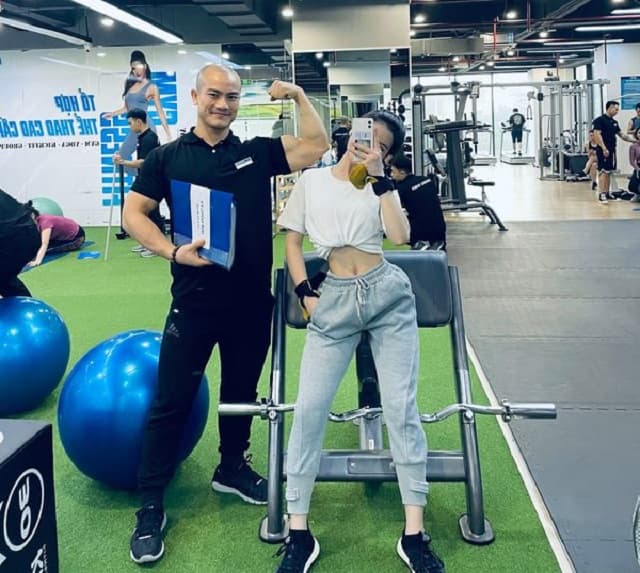 vòng eo con kiến của Chu Thanh Huyền