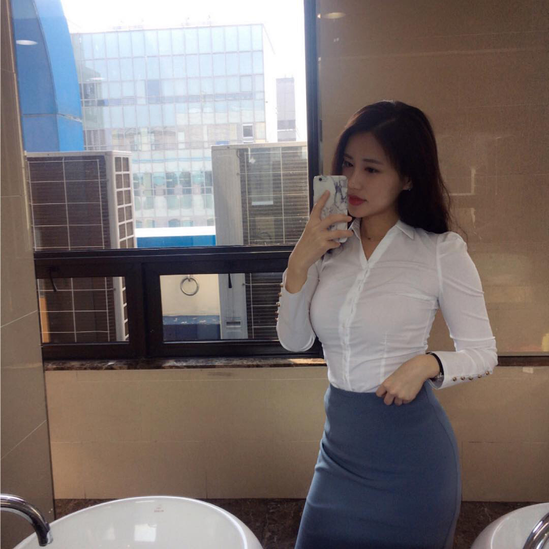 Hình ảnh tiếp viên hàng không bằng tre