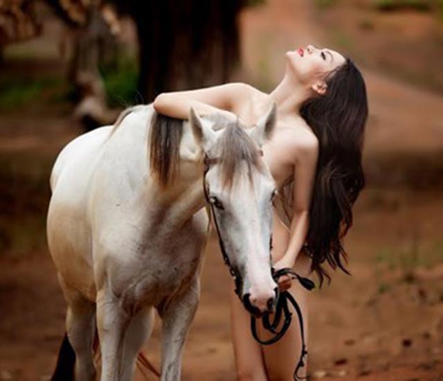 cao thuy linh cung ngua