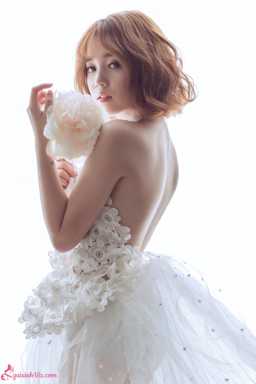 Linh Ngọc Đàm mặc áo cưới