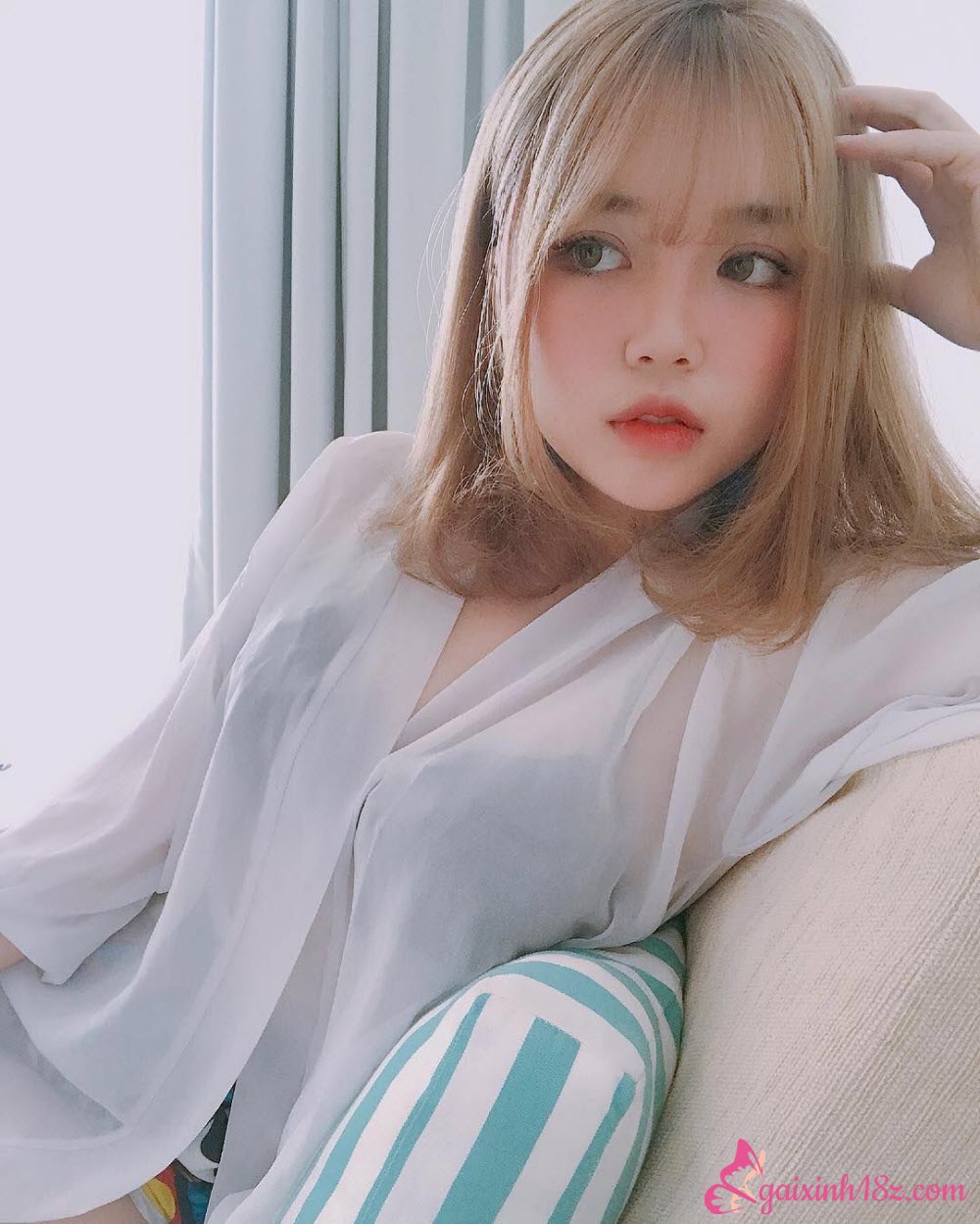 Linh Ngọc Đàm sexy đi ngủ