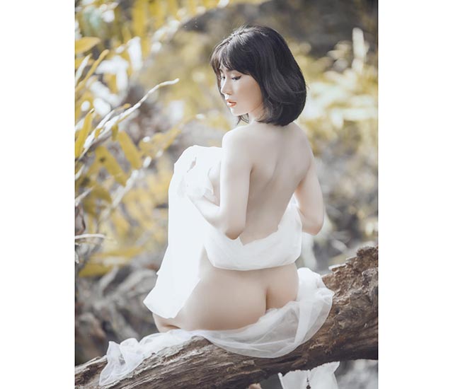 Những bức ảnh khỏa thân của Ding Xi Kỳ thi Ding là bất thường