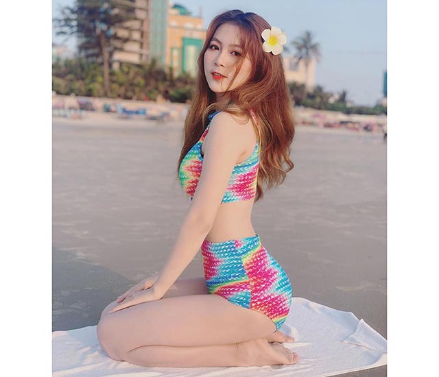 tran tran bikini quyen ru