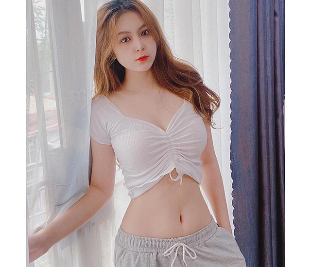 tran tran bikini boc lua