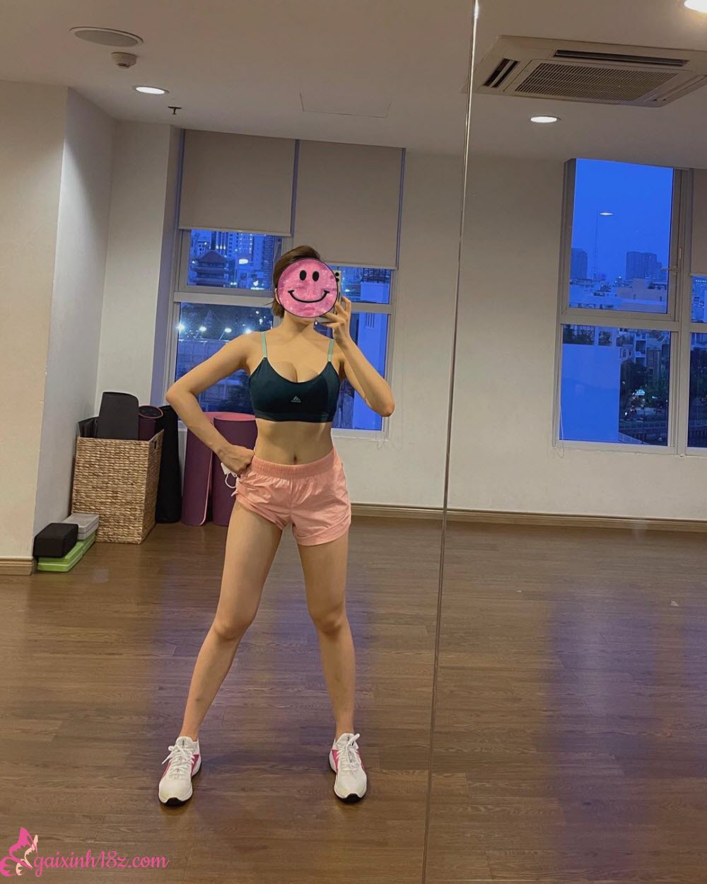 hot girl trâm anh mặc sex khoe bầu ngực căng cứng