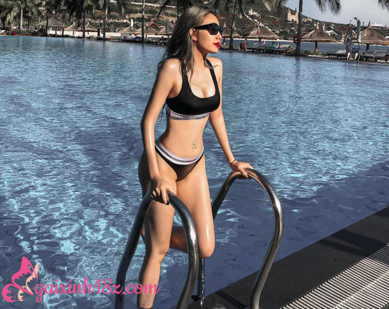 anh bikini thanh huyền ở hồ bơi