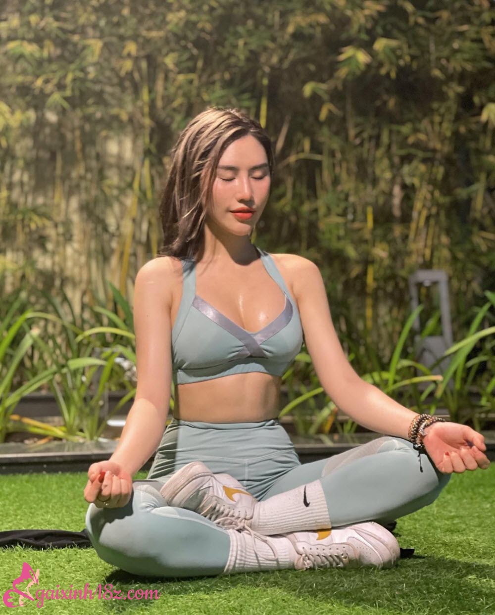 Ảnh nóng Trang lê tập yoga