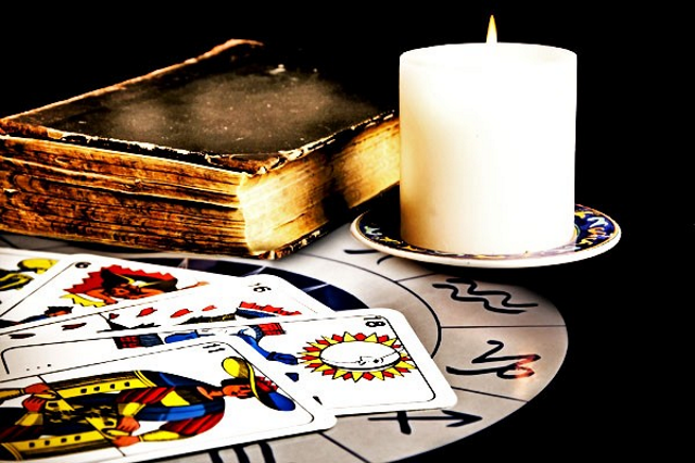 Trước khi đọc bài Tarot, hãy chuẩn bị đủ đồ dùng