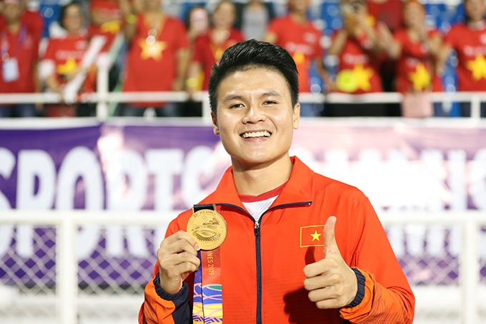 Cầu thủ Nguyễn Quang Hải - Người hùng của bóng đá Việt Nam đá Cầu thủ Nguyễn Quang Hải - Người hùng của bóng đá Việt Nam đá