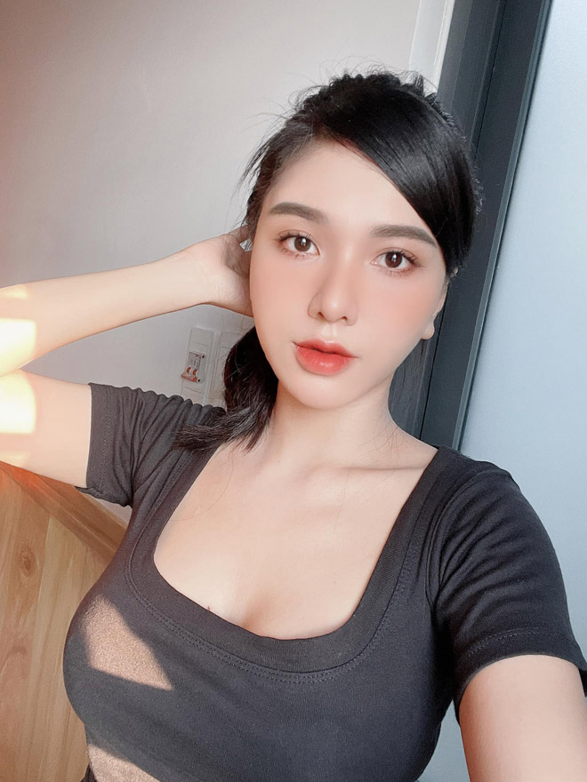 ngực bự to tròn của Gia hân