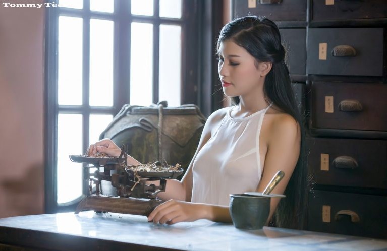 Album ảnh khỏa thân full HD của người phụ nữ mặc áo yếm