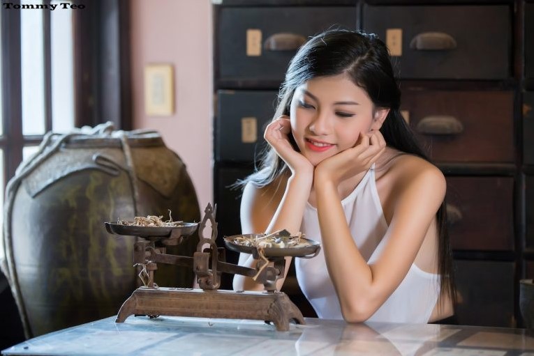 cận cảnh nhan sắc nàng lang y