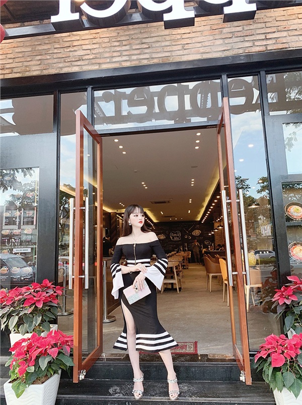 Võ Hồng Tú Uyên thơi trang phong cách hấp dẫn