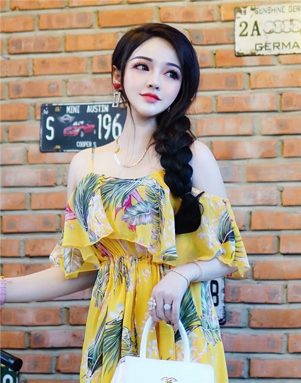 ảnh gái xinh như búp bê Võ Hồng Tú Uyên