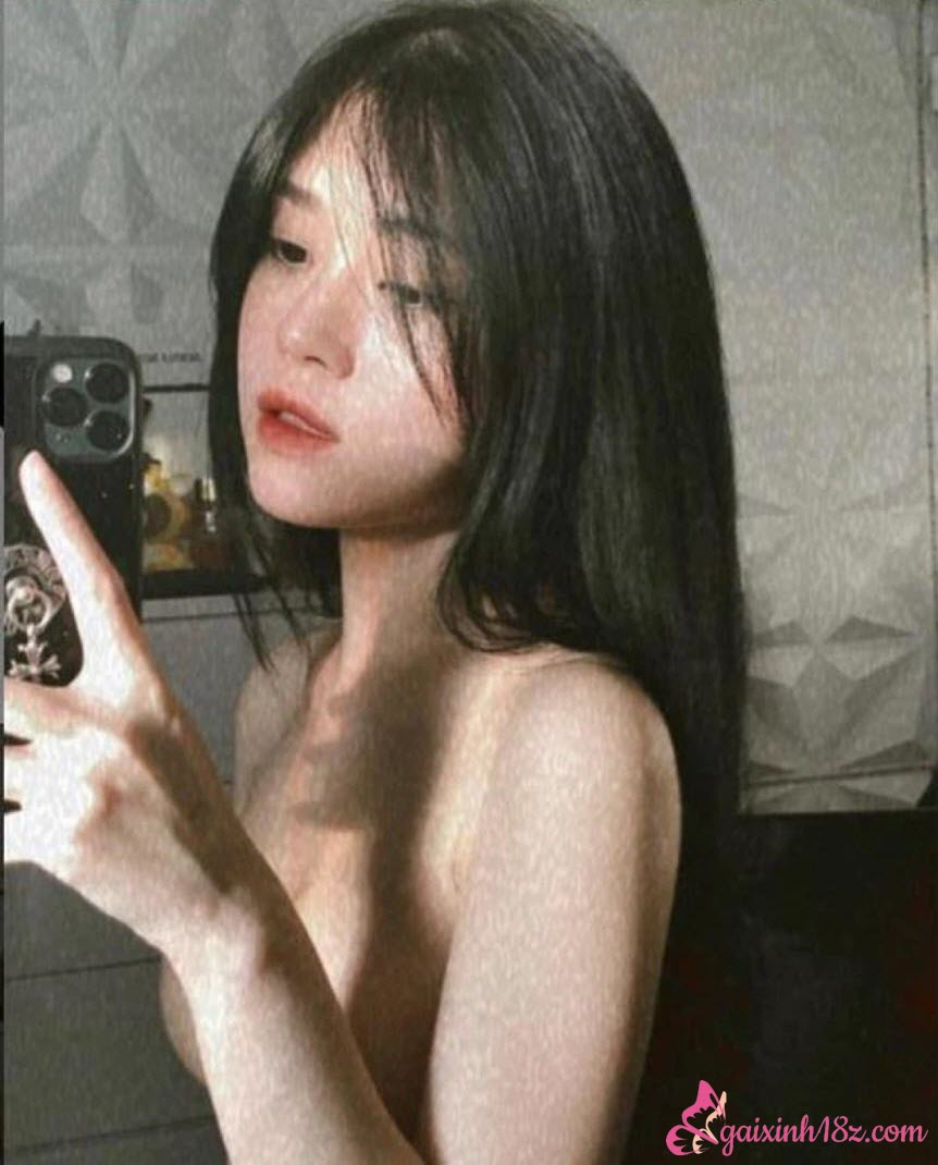 Ảnh khỏa thân của thủy tiên