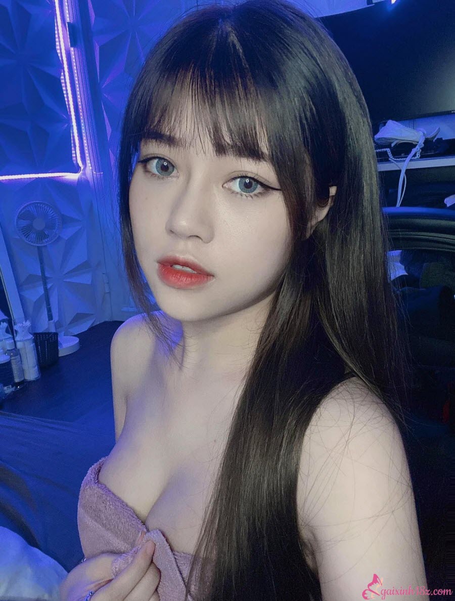 Vú khủng khi che bằng khăn tắm