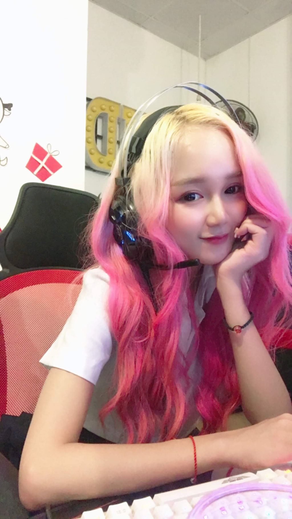 Streamer-thien-thy-la-ai-va-link-fb-la-gi-8