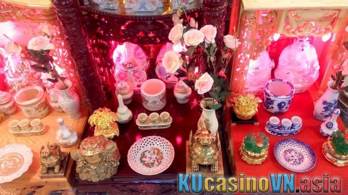 Cách đặt Tỳ Hưu trên bàn thờ Thần Tài có thể mang lại nhiều tài lộc 68016925