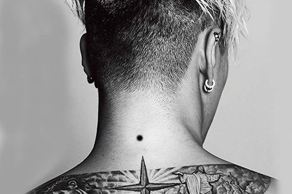 Nốt ruồi trên cổ ở nam giới và nữ giới có ý nghĩa gì? 305199737