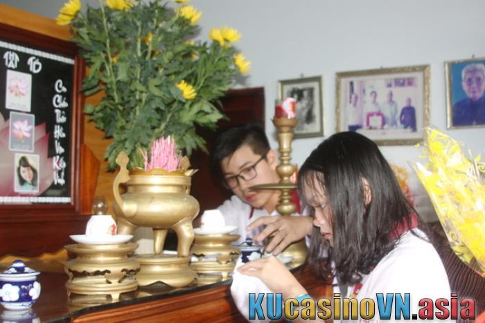 lau dọn bàn thờ cúng