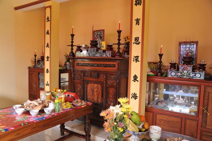 Cách bố trí bàn thờ gia tiên theo phong thủy