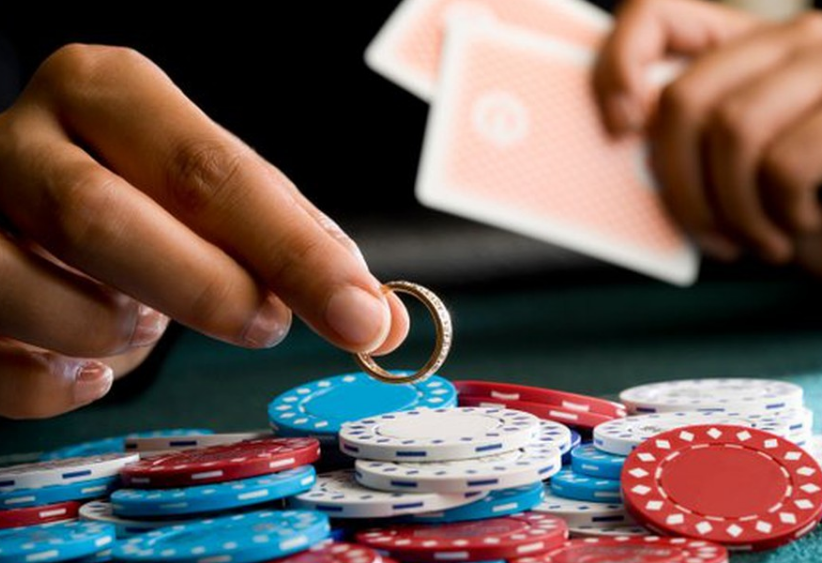 Chồng đánh bạc mig8 phải làm thế nào