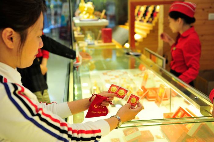 Các vị thần và nữ thần thờ gì?